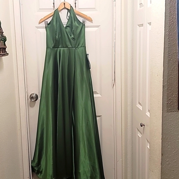 BLONDIE NITES JUNIOR'S LACE UP BACK SATIN FIT & FLARE DRESS GREEN DEEP V NECK  7 - Picture 1 of 10